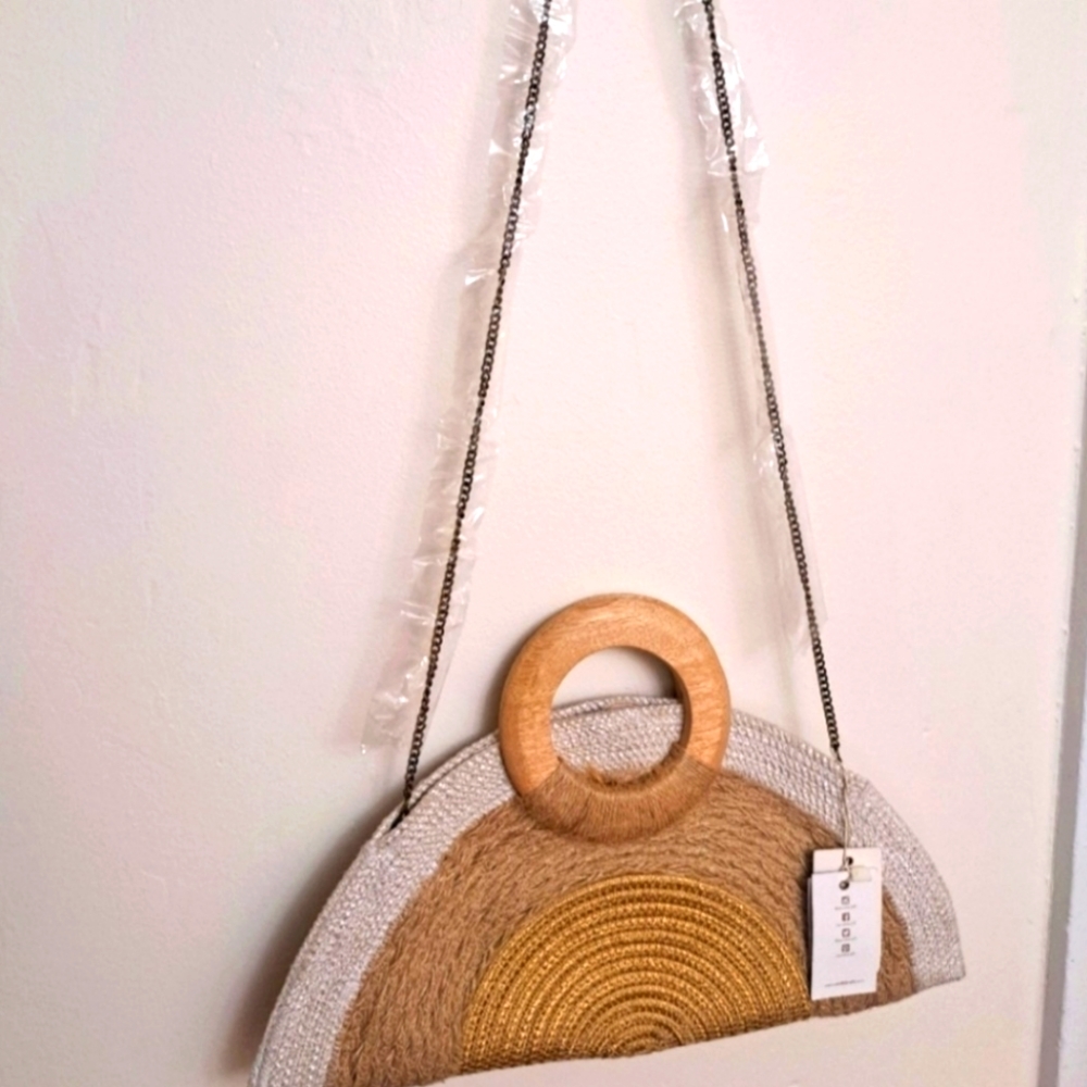 Adorable crossbody NWT.